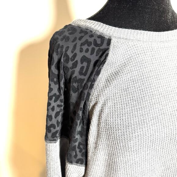 Kori Animal Thermal Long Sleeve Tee Top Heather Grey Black Sheer Velvet S new - Picture 6 of 9